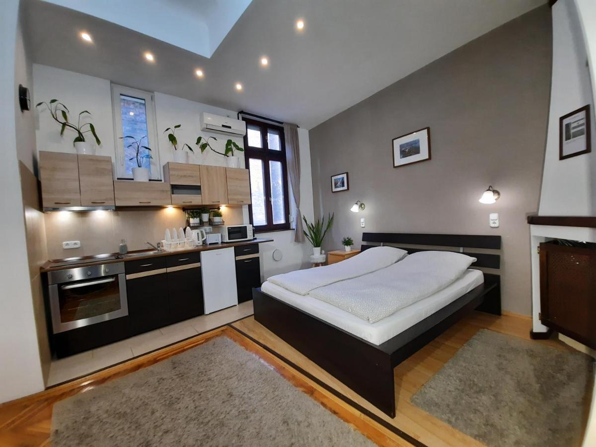 Central Gold Apartment Budapest Bagian luar foto