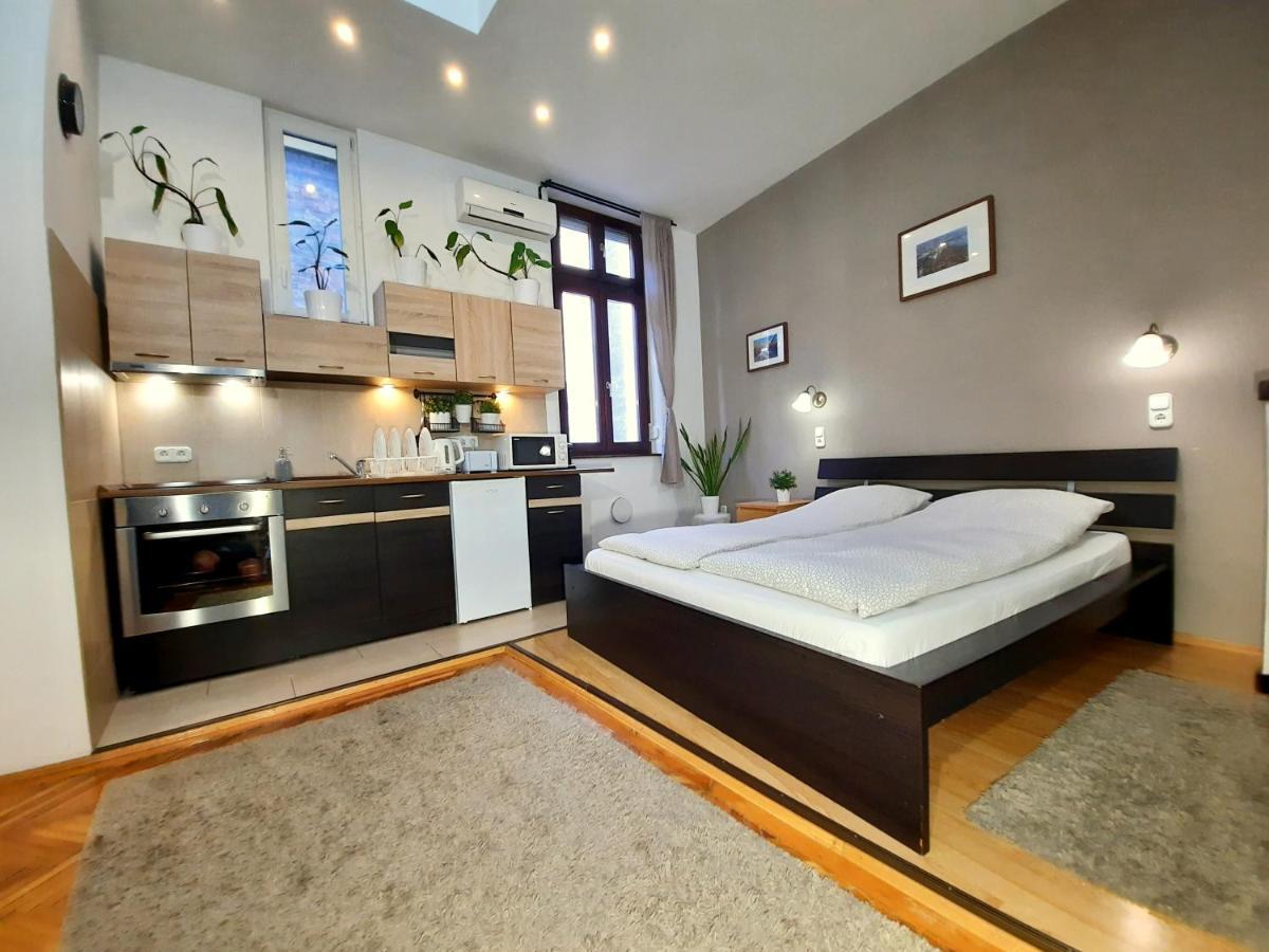 Central Gold Apartment Budapest Bagian luar foto