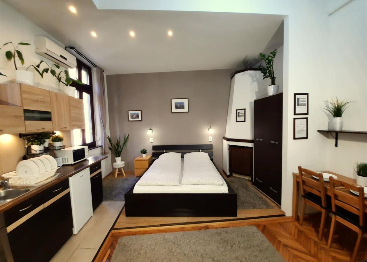 Central Gold Apartment Budapest Bagian luar foto