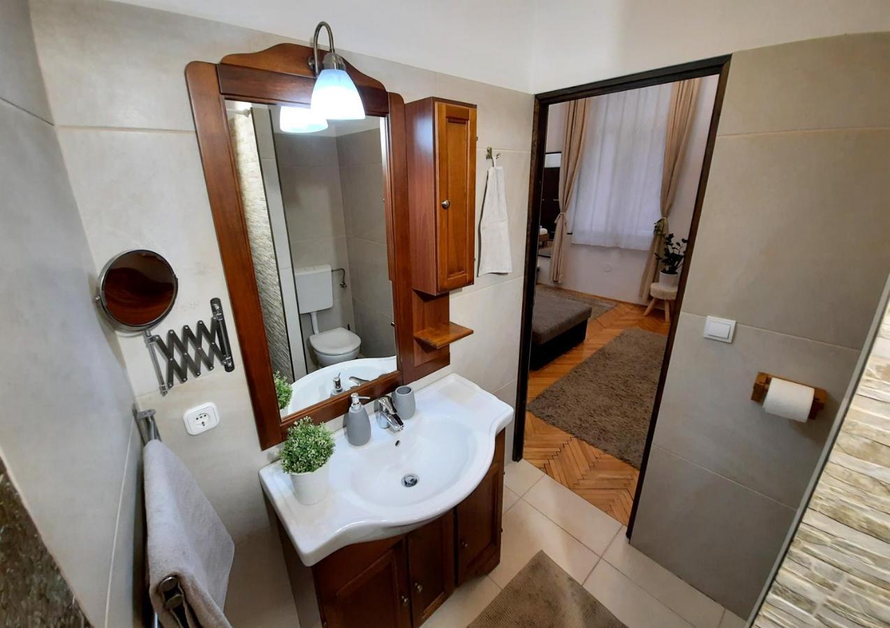Central Gold Apartment Budapest Bagian luar foto