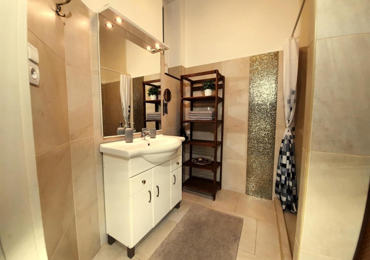 Central Gold Apartment Budapest Bagian luar foto
