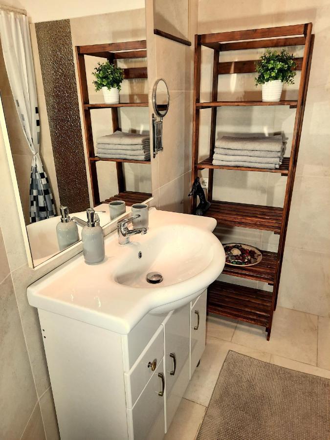 Central Gold Apartment Budapest Bagian luar foto